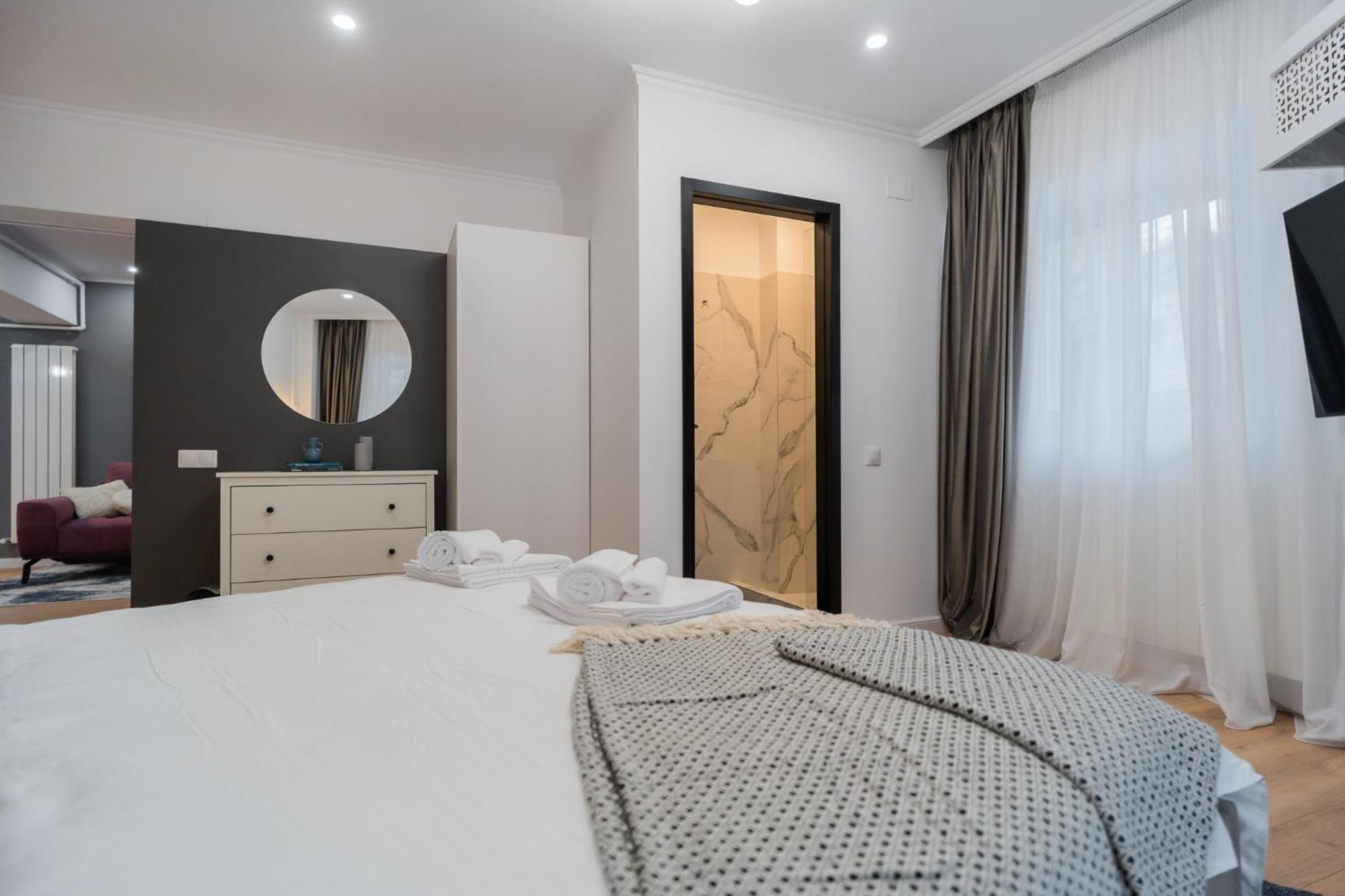 Urban Pearl - Old Town - Unique 4Br/3Ba Apartment Bukarest Kültér fotó